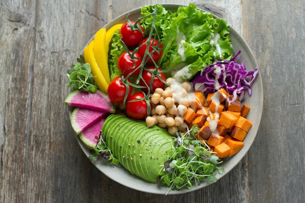 Balanced, nutrient-rich meal for healthy blood sugar control